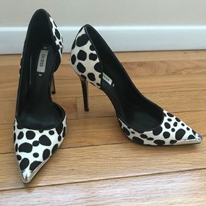 GUESS PONY HAIR SPOTTED PUMPS